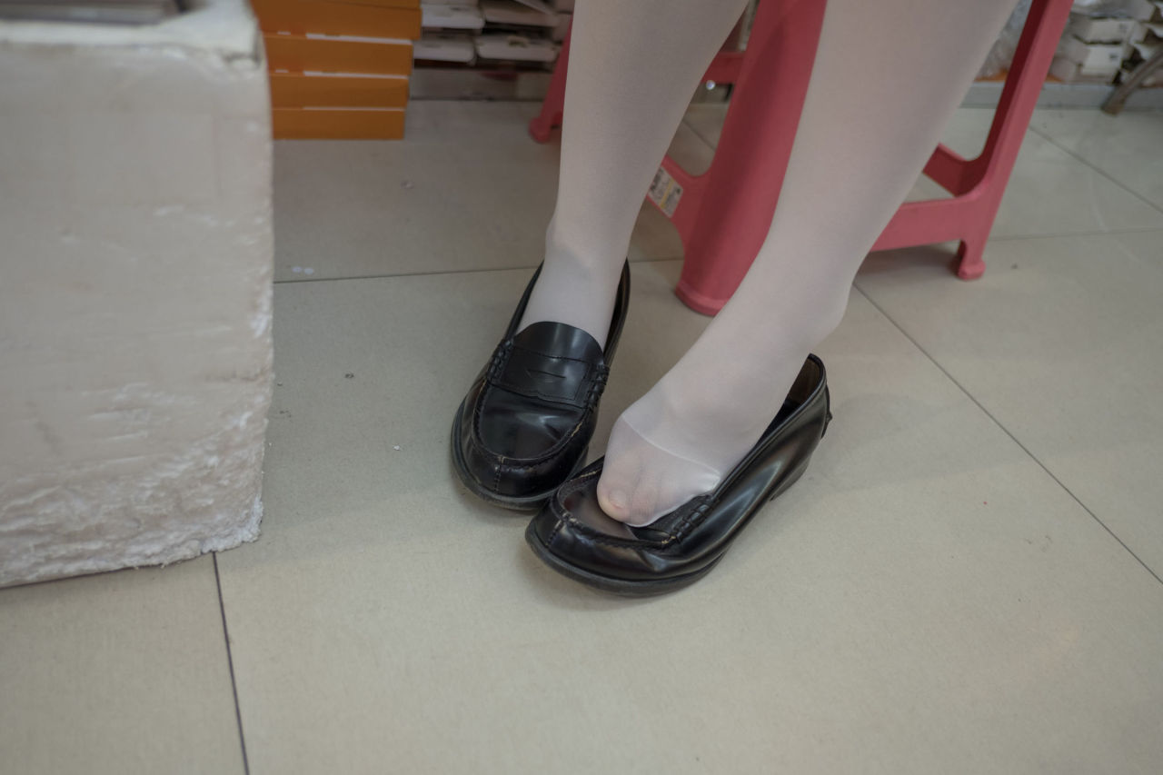 [森萝财团] BETA-017 JK白丝美足 萝莉丝袜写真